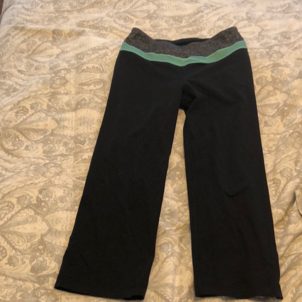 Victoria’s Secret cropped leggings
